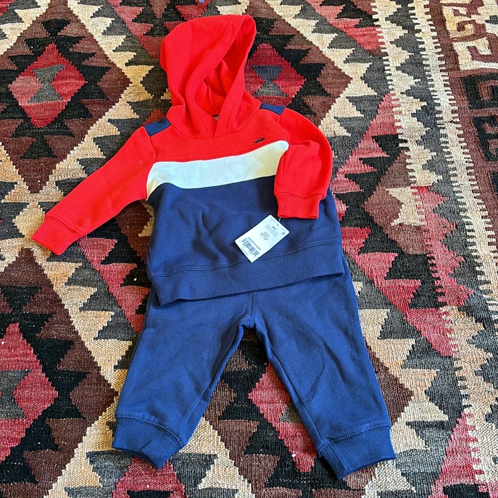 NWT Carter’s 2-piece baby outfit